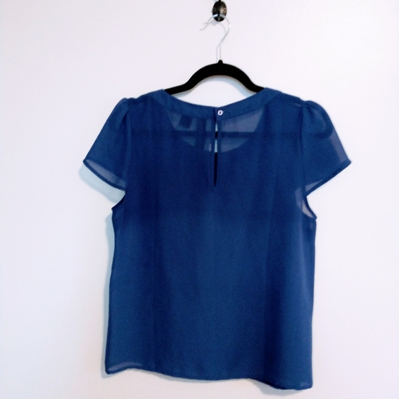 Short sleeve blue blouse size medium - Picture 4 of 4